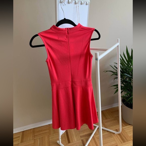 Dress - Picture 4 of 8